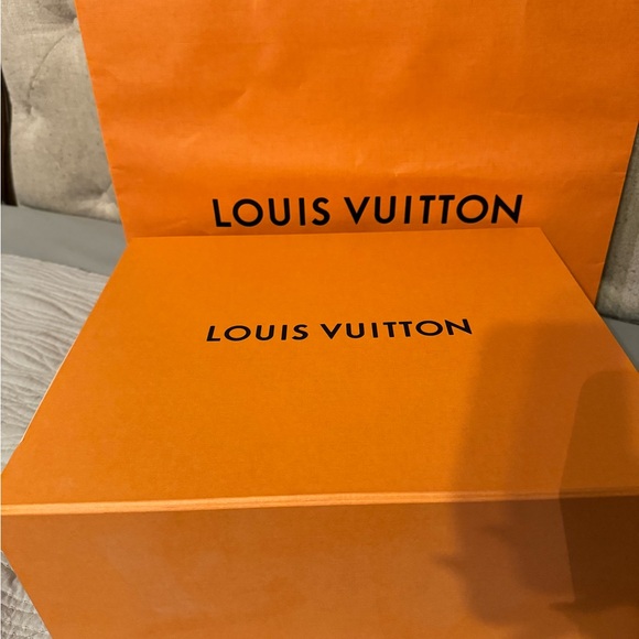 Black Louis Vuitton bag - Picture 4 of 13